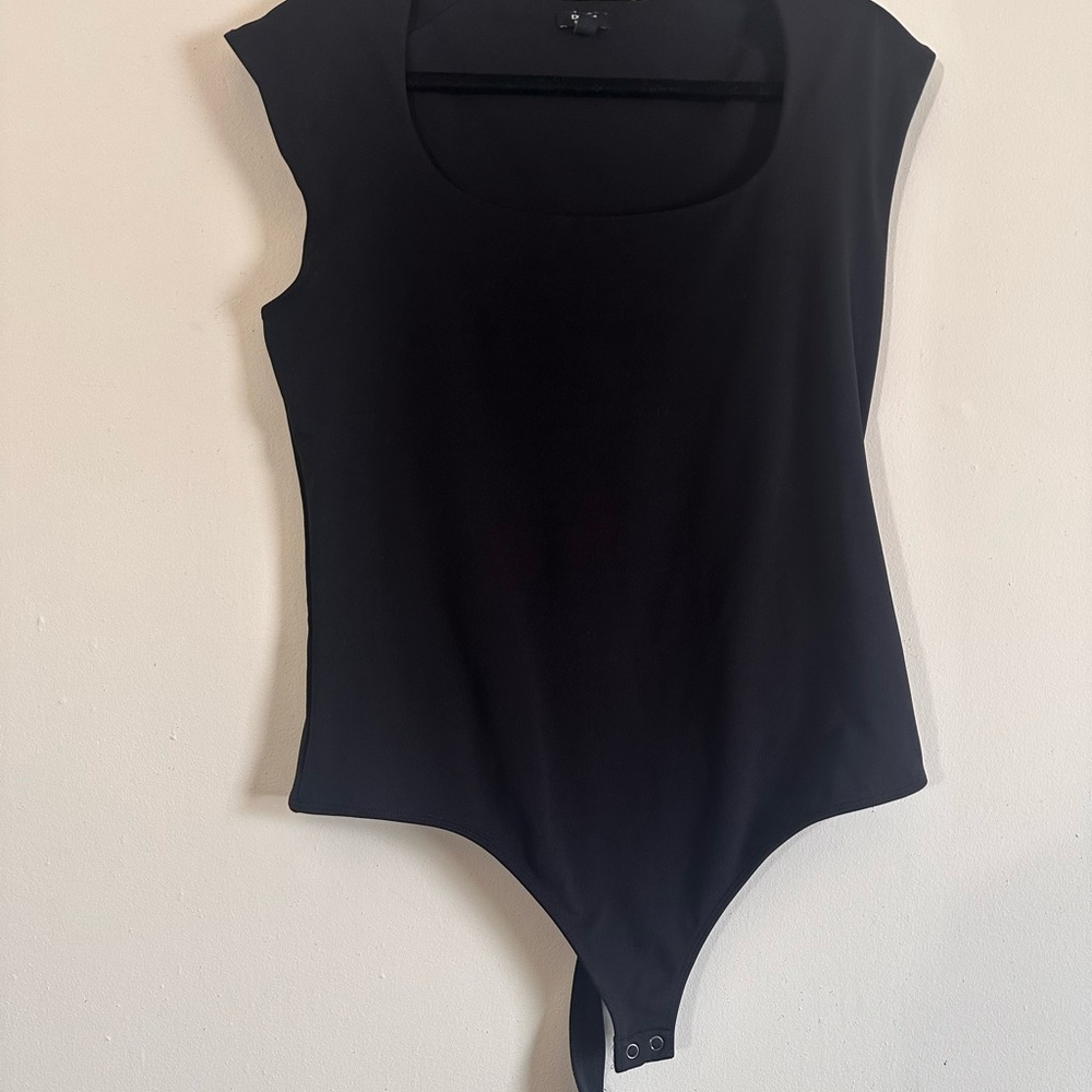 Express Body Contour High Compression Scoop Neck Cap Sleeve Thong Bodysuit - Picture 5 of 13
